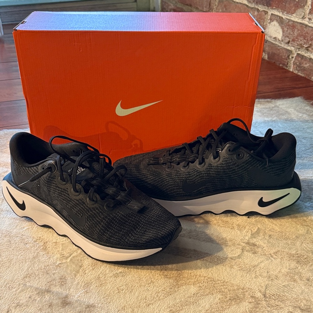 Nike Women’s Black and White Running Sneakers